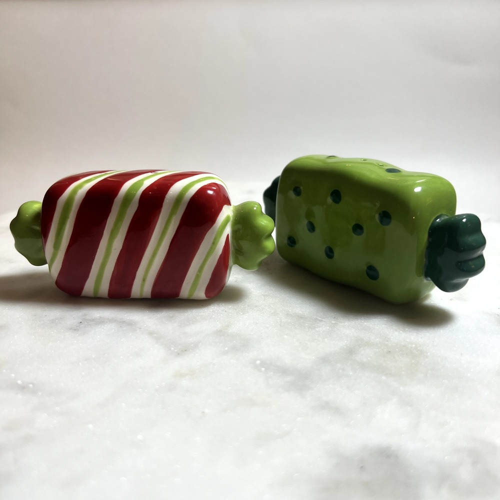 Red Green Candy Salt & Pepper‎ Shakers Ceramic Christmas Wrapped Holiday EUC